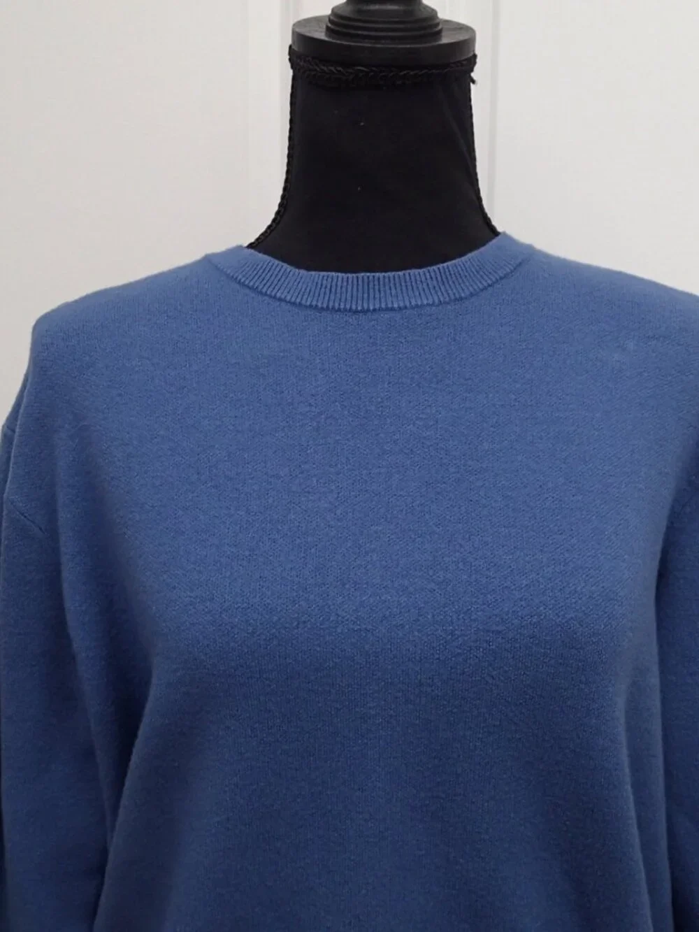 Tahari Men's Blue Sweater Size Medium